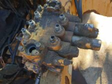 Distribuitor hidraulic pentru buldoexcavator Case