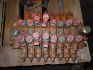 Distribuitor hidraulic central pentru fiat allis ft 2000