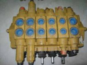 Distribuitor hidraulic central pentru utilaje caterpillar model 438c