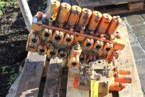 Distribuitor hidraulic second-hand pentru liebherr a902 litronic 1 Distribuitor hidraulic second-hand pentru liebherr a902 litronic