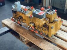 Distribuitor hidraulic pentru excavator Caterpillar 374D