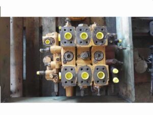 Distribuitor hidraulic pentru încărcător frontal caterpillar 962 1 Distribuitor hidraulic pentru încărcător frontal caterpillar 962
