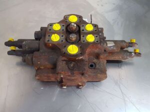 Distribuitor hidraulic pentru încărcător frontal komatsu wa 320 1 Distribuitor hidraulic pentru încărcător frontal komatsu wa 320
