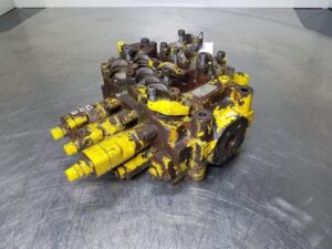 Distribuitor hidraulic pentru încărcător frontal komatsu wa270-3 1 Distribuitor hidraulic pentru încărcător frontal komatsu wa270-3
