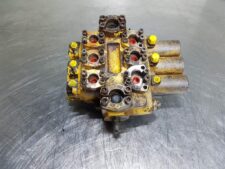 Distribuitor Hidraulic pentru Excavator Case CX350B