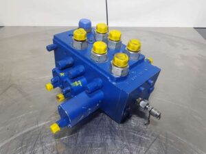 Distribuitor hidraulic pentru komatsu pc20-7 1 Distribuitor hidraulic pentru komatsu pc20-7