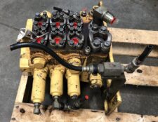 Distribuitor hidraulic Komatsu D66