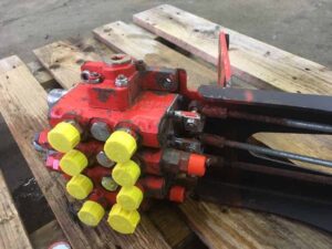 Distribuitor hidraulic pentru ok l6 - dezmembrări vola 1 Distribuitor hidraulic pentru ok l6 – dezmembrări vola