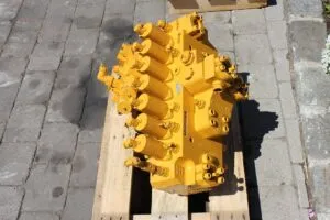 Distribuitor hidraulic pentru excavator liebherr 900 litronic