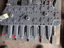Distribuitor hidraulic pentru excavator Liebherr 922