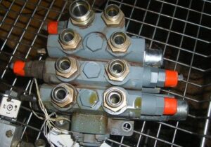 Distribuitor hidraulic pentru încărcător frontal zettelmeyer zl 602