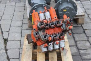 Distribuitor hidraulic pentru excavator atlas 1602/1602d 1 Distribuitor hidraulic pentru excavator atlas 1602/1602d