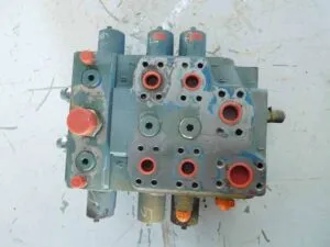 Distribuitor second-hand pentru încărcător frontal liebherr l564