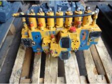 Distribuitor hidraulic second hand pentru utilaje Liebherr