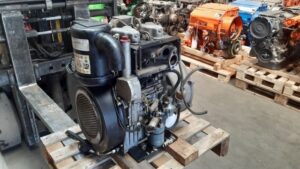 Motor second-hand hatz 2g30 pe palet în depozit industrial