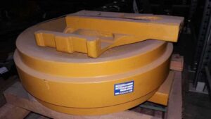Idler komatsu d85 pentru buldozer - componentă șenilă 1 Idler komatsu d85 pentru buldozer – componentă șenilă