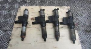 Injectoare isuzu 4hk1 second hand - set de 4 bucăți 1 Injectoare isuzu 4hk1 second hand – set de 4 bucăți