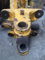 Suport Braț Buldoexcavator JCB 3CX/4CX - Piesă Utilaj Galbenă Uzată