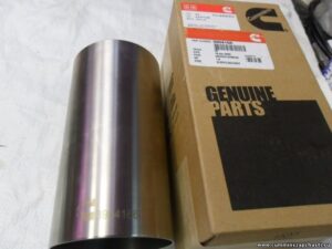Kit cilindru original pentru motor cummins 4bt, piese autentice 1 Kit cilindru original pentru motor cummins 4bt, piese autentice