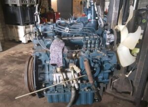 Motor kubota v1405 13 – 4 cilindri diesel, 25 cp, răcire cu lichid