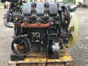 Motor mercedes-benz om 501 la 11 – fotografie frontală