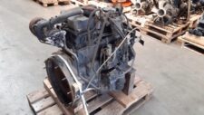 Motor Mercedes-Benz OM364A pe palet de lemn