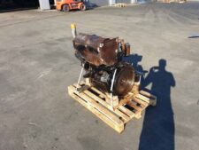 Motor Komatsu 4D106-2SRB second hand pe palet, în stare funcțională