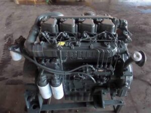 Motor liebherr d904t cu 4 pistoane 1 Motor liebherr d904t cu 4 pistoane