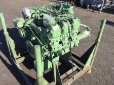 Motor Mercedes-Benz OM421 montat pe suport metalic