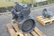 Motor Perkins LD second-hand, montat pe palet de lemn