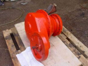 Motor de tracțiune pentru liebherr 912/921 - model portocaliu 1 Motor de tracțiune pentru liebherr 912/921 – model portocaliu