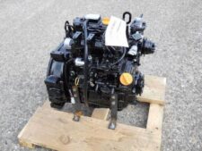Motor diesel revizuit Kubota D1105 pe suport din lemn