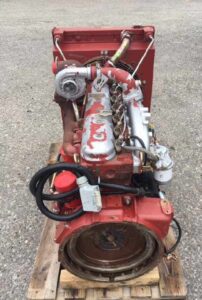 Motor din dezmembrări tip iveco roșu, complet echipat 1 Motor din dezmembrări tip iveco roșu, complet echipat