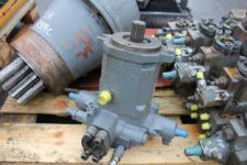 Motor hidraulic Liebherr HMF 75-02 pentru excavator Liebherr R914