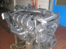 Motor Second Hand Mercedes V8