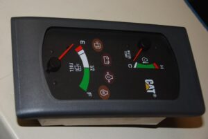 Panou de control pentru utilaje caterpillar cu indicator combustibil și temperatură apă 1 Panou de control pentru utilaje caterpillar cu indicator combustibil și temperatură apă