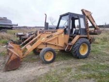 Tractor Case 480D cu încărcător frontal și excavator