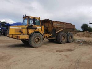 Camion basculant articulat volvo
