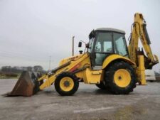 Piese de schimb second hand pentru buldoexcavator New Holland LB95