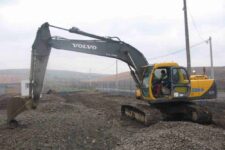 Piese de schimb second-hand pentru excavator Volvo EC210