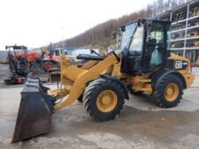 Buldoexcavator Caterpillar 908 - Piese de schimb pentru diferențial, motor și butuc