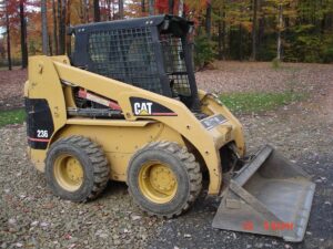 Piese din dezmembrări pentru miniîncărcător frontal caterpillar 236