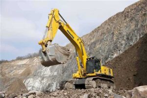 Piese din dezmembrări pentru buldoexcavatoare komatsu pc650 și pc750