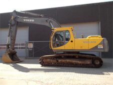 Piese din dezmembrări pentru Volvo EC240: motor, pompă hidraulică, joystick