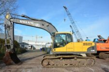 Piese din dezmembrări pentru Volvo EC240: pompă hidraulică, motor, lanț de rulare