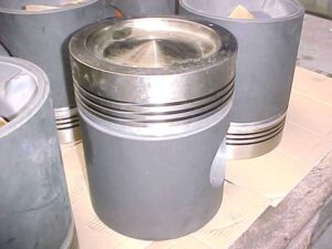 Piston pentru motor deutz bf3l912 1 Piston pentru motor deutz bf3l912