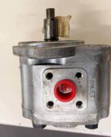 Pompa hidraulică metalică cu montaj pe flanșă și intrare roșie