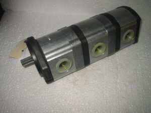 Pompa hidraulică hitachi ax25 ex25 9218044