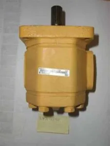Pompa hidraulică komatsu 07426-67101, galbenă, cu ax striat