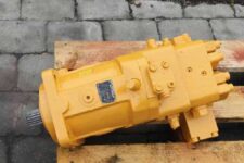 Pompa hidraulică galbenă pentru utilaje de construcții